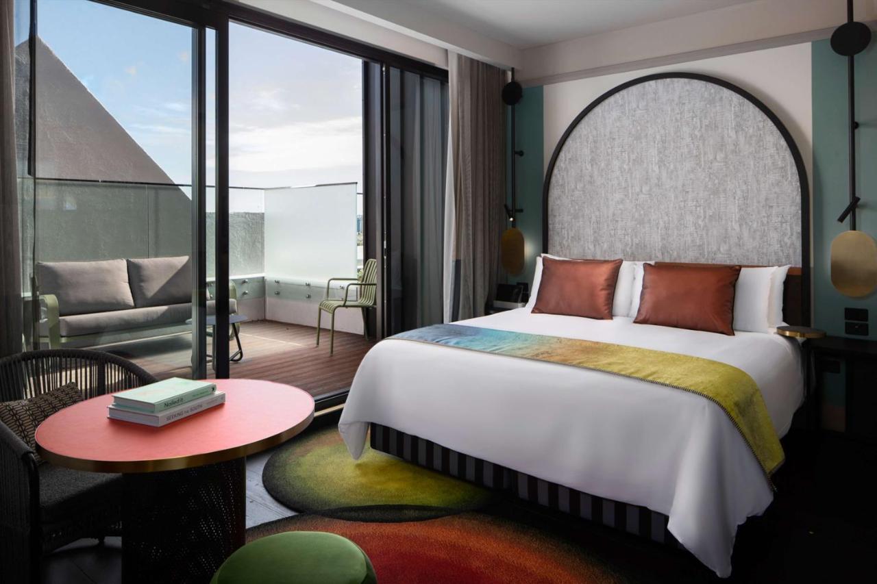 Qt Newcastle Hotell Exteriör bild A room at the hotel