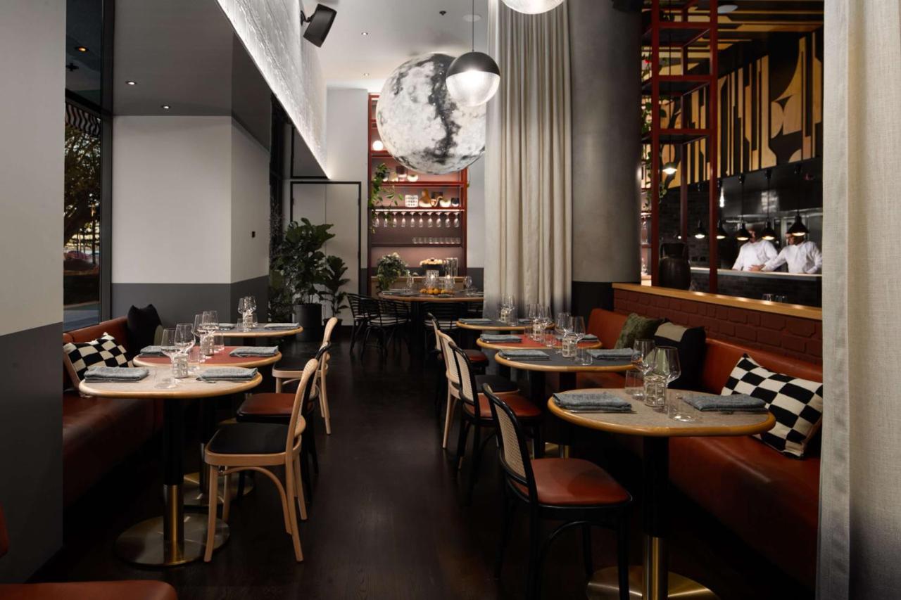 Qt Newcastle Hotell Exteriör bild Interior of the restaurant