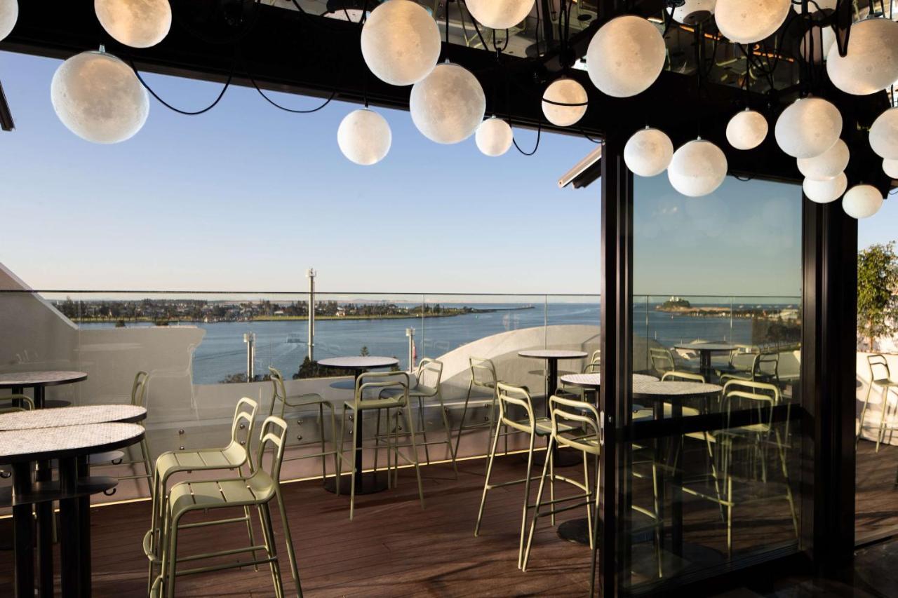 Qt Newcastle Hotell Exteriör bild The rooftop bar at the Hotel del Coronado