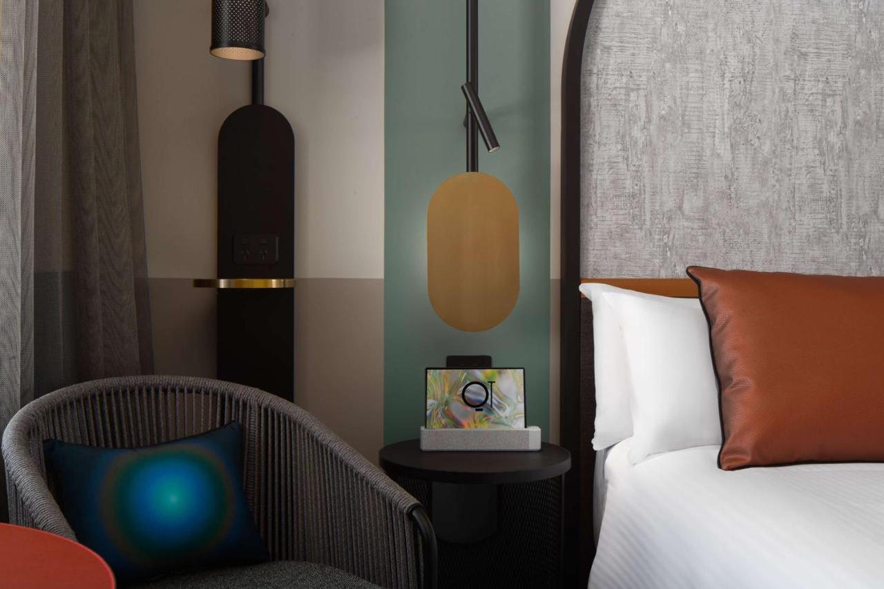 Qt Newcastle Hotell Exteriör bild A smart hotel room
