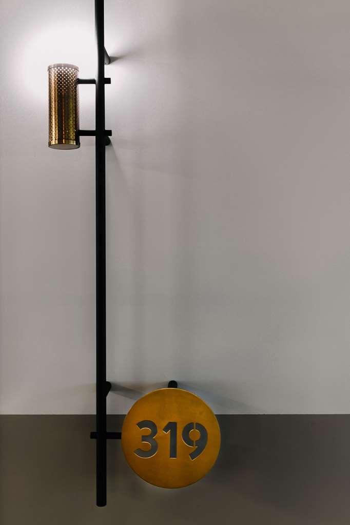 Qt Newcastle Hotell Rum bild A candle clock