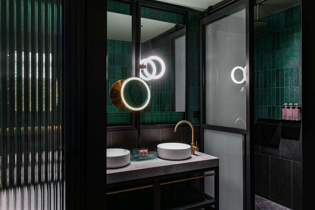 Qt Newcastle Hotell Exteriör bild Bathroom