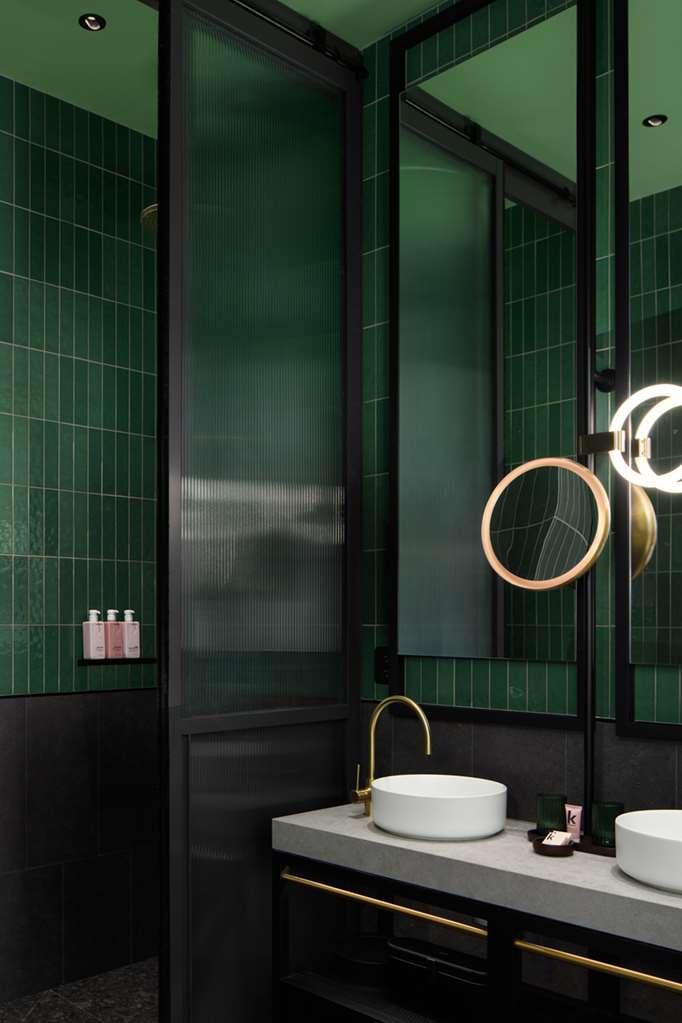 Qt Newcastle Hotell Exteriör bild Bathroom